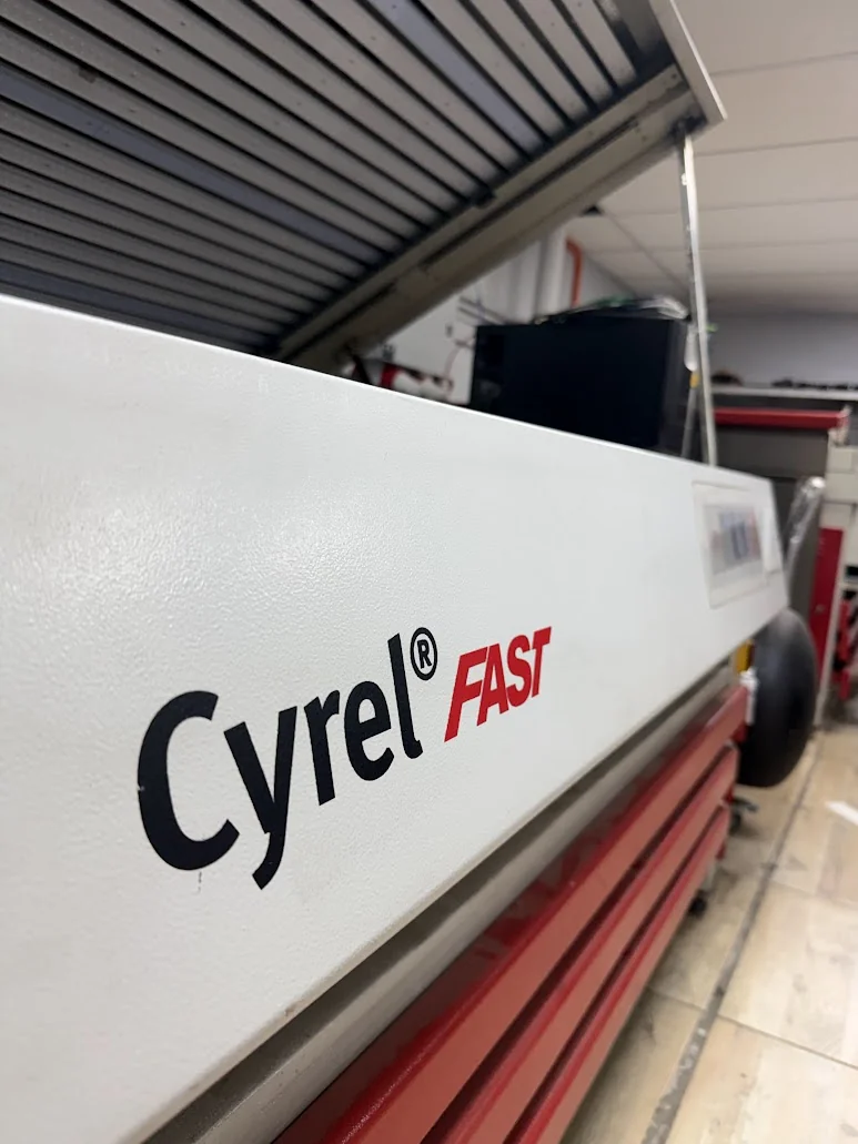 Detalle del equipo de procesamiento térmico Cyrel FAST